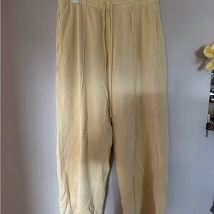 Victoria’s Secret PINK Sweatpants Medium Butter Yellow Wide Leg Fleece Pants